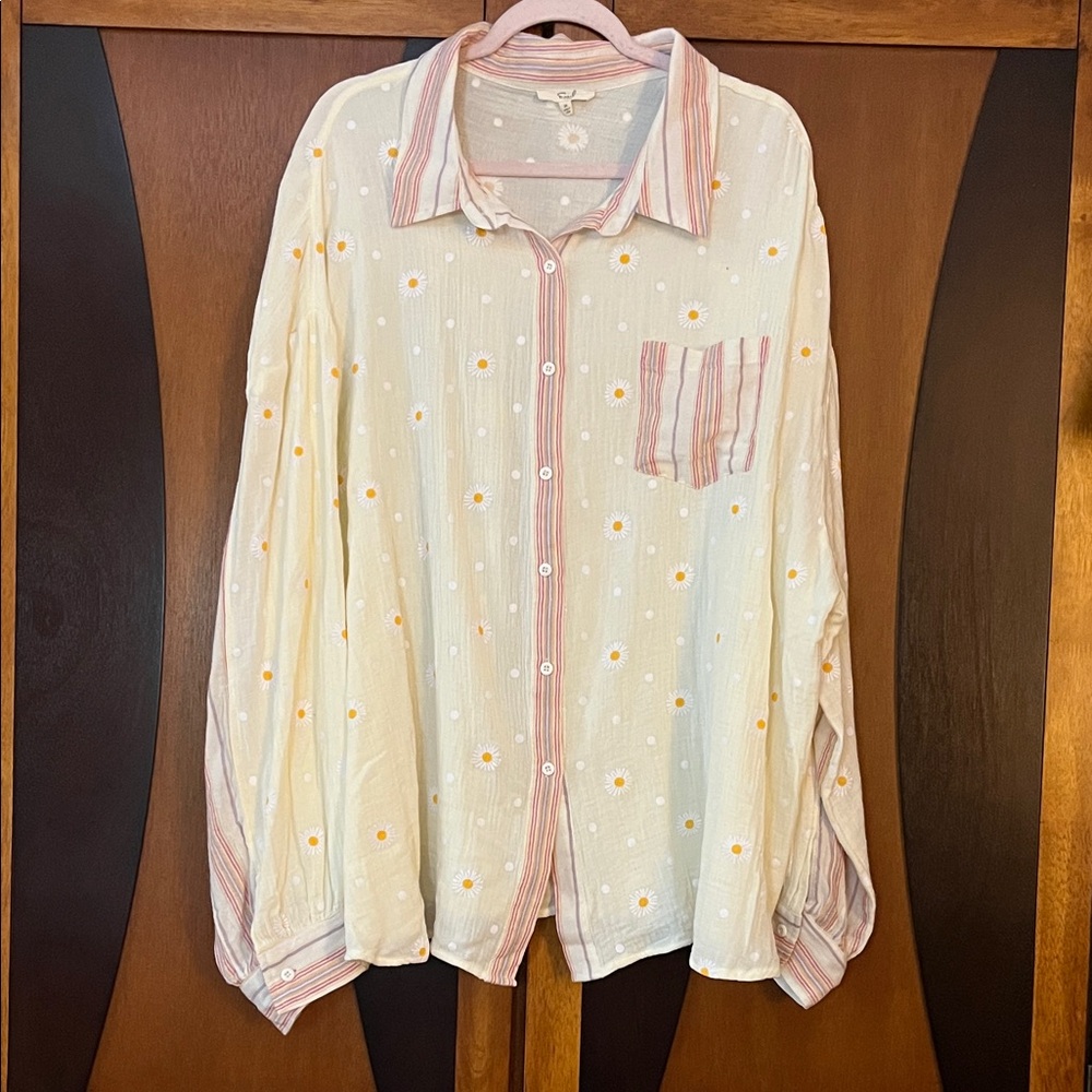 Easel Cream w/Subtle Floral & Stripe Accents Button-down Shirt